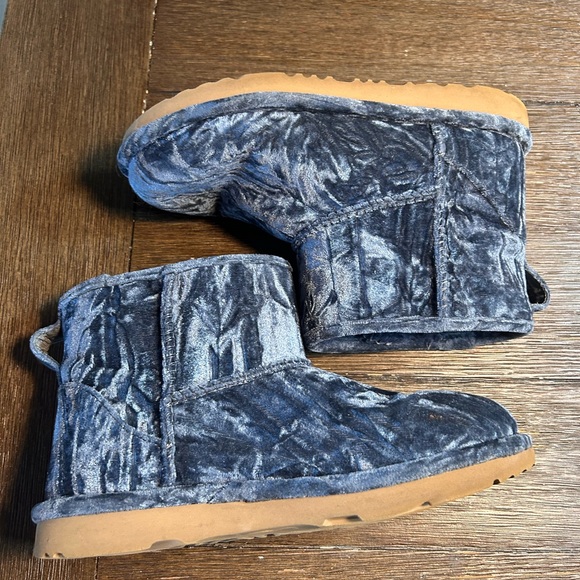 Ugg Classic Mini II in crushed velvet size 6 - Picture 9 of 11